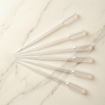 Plastic pipette