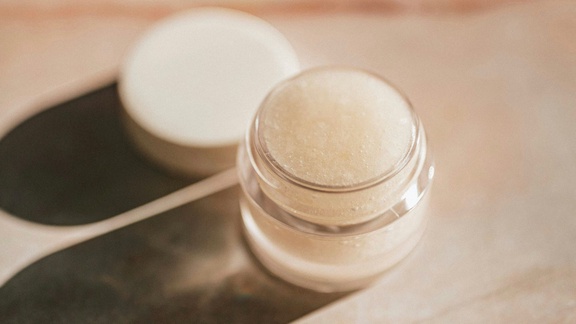 Gommage lèvre d’été coco et sucre